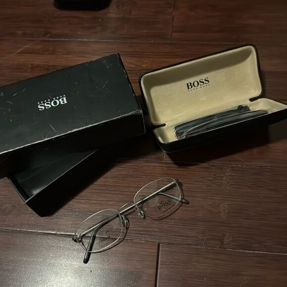 Hugo Boss Titanium Glasses - BRAND NEW - New Case & Box is Included - Picture 1 of 8